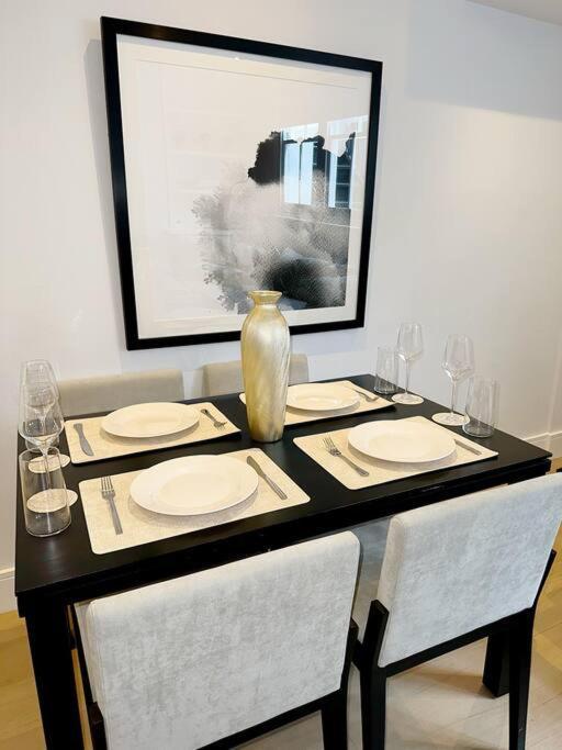 Londwell, Luxe And Leaves, Chelsea Flat With Private Garden Appartement Londen Buitenkant foto